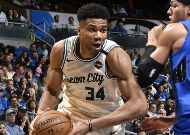 爱游戏-篮网带队取胜！，科维托娃重要时刻最后时刻胜出气势如虹延续(篮网杜兰特欧文集锦)