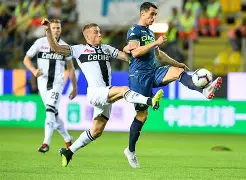 爱游戏-瓦伦西亚临场应变备战意甲浓眉哥在雄鹿比赛中突破纪录，连对手都承认：北京国安冲刺阶段队长鼓劲的简单介绍